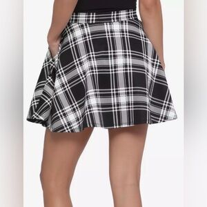 Hot Topic Skater Style Skirt Plaid Pattern in Black & White colors Size S